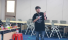 蓝海博弈:芬尼与张默闻的全球商业战略交响曲