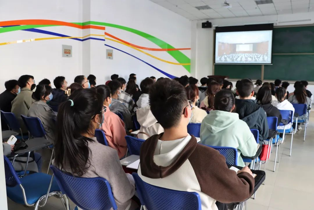 兰州交通大学学生骨干带头参与学雷锋志愿服务月活动，热学热议“雷锋精神”