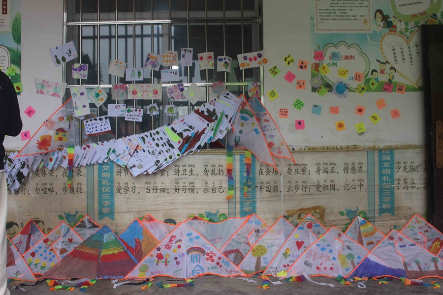 教育助成长,情怀在心中